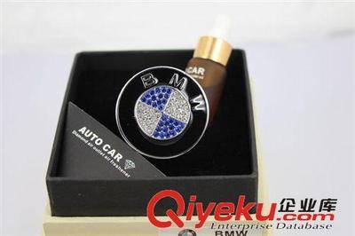 DAD鑲鉆出風(fēng)口 汽車標(biāo)志風(fēng)口香水 奔馳出風(fēng)口香熏 空調(diào)出風(fēng)口香水-饒平縣海山路士達(dá)汽車裝飾用品經(jīng)營(yíng)部提供DAD鑲鉆出風(fēng)口 汽車標(biāo)志風(fēng)口香水 奔馳出風(fēng)口香熏 空調(diào)出風(fēng)口香水的相關(guān)介紹、產(chǎn)品、服務(wù)、圖片、價(jià)格饒平縣海山路士達(dá)汽車裝飾用品經(jīng)營(yíng)部、汽車防爆膜;汽車改裝件;LED燈;汽車飾品;汽車香水;車載小電器;車衣